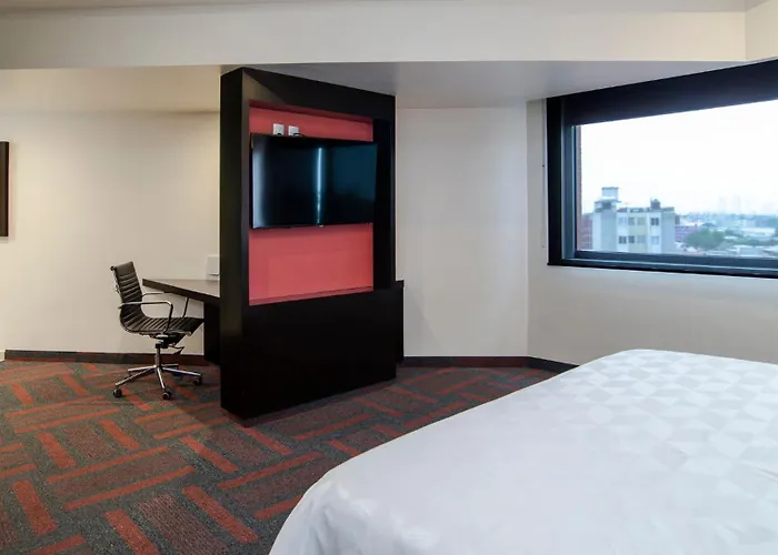 Hotel Dali Airport By Ihg 3*