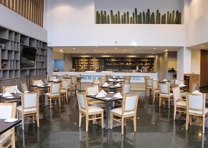 Hotel Dali Airport By Ihg 3*