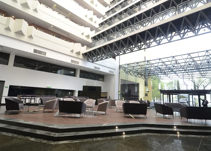 Hotel Dali Airport By Ihg 3*