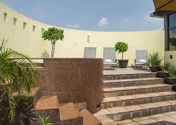 Hotel Dali Airport By Ihg 3*